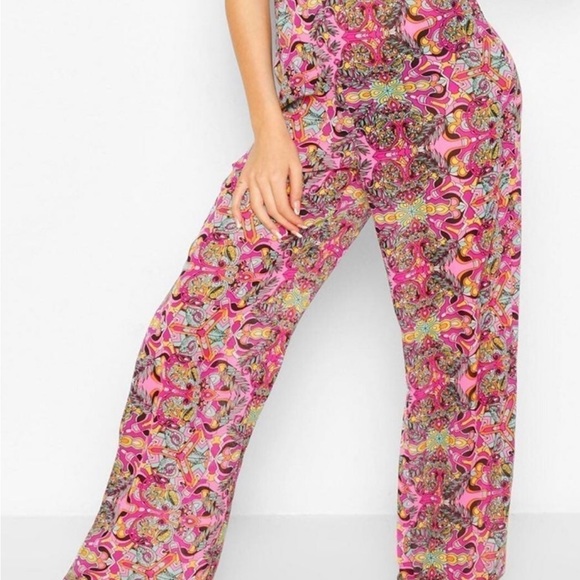 New with Tags. Boohoo Pink Mosaic Wide Leg Beach Pants size 8 - Picture 2 of 5
